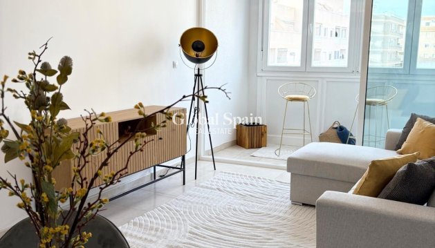 WOHNUNG - Wiederverkauf - TORREVIEJA -
                Torrevieja