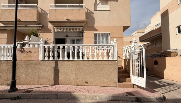 WOHNUNG - Wiederverkauf - TORREVIEJA -
                Urb. Calas Blancas III