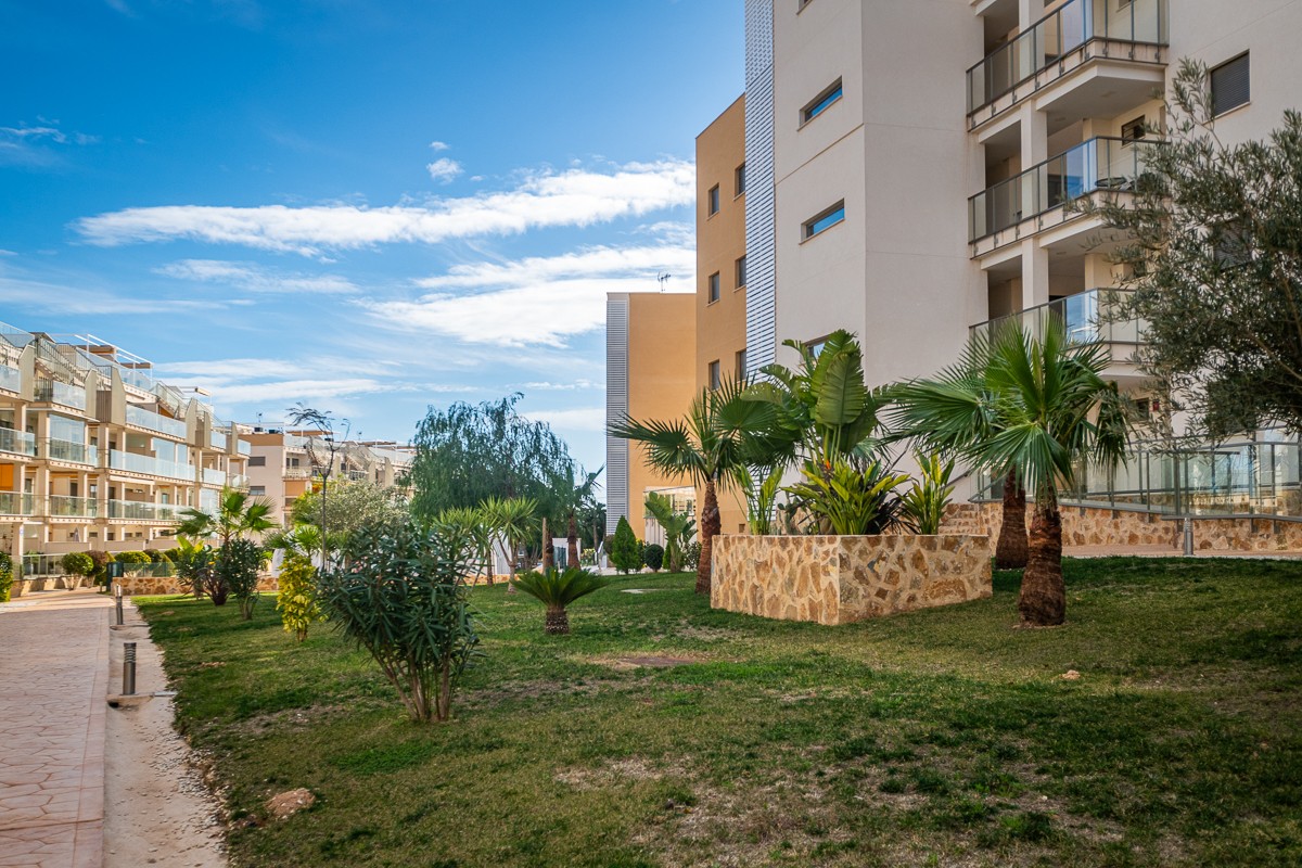 Apartment in Orihuela Costa 30