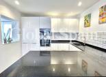 Resale - VILLA -
VILLAMARTÍN - Costa Blanca