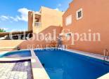 Resale - HOUSE -
TORREVIEJA - El limonar