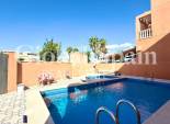 Resale - HOUSE -
TORREVIEJA - El limonar