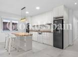 Revente - APPARTEMENT -
TORREVIEJA - Playa del Acequión