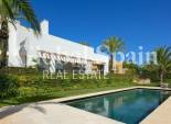 Neubau - VILLA -
CASARES - Pedregales