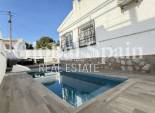 Resale - VILLA -
VILLAMARTÍN - Costa Blanca