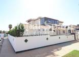 Resale - HOUSE -
ROJALES - Inland