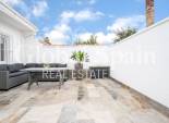 Wederverkoop - APPARTEMENT -
TORREVIEJA - Torreta