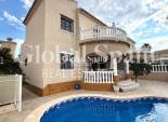 Wederverkoop - VILLA -
ORIHUELA COSTA - VILLAMARTÍN