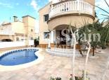 Wederverkoop - VILLA -
ORIHUELA COSTA - VILLAMARTÍN