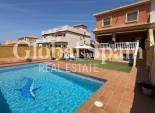 Venta - VILLA -
TORREVIEJA - Zona Los Frutales