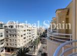 Wederverkoop - PENTHOUSE -
TORREVIEJA - Playa del Cura