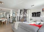 Resale - HOUSE -
ORIHUELA COSTA - VILLAMARTÍN