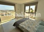 Wederverkoop - VILLA -
ORIHUELA COSTA - VILLAMARTÍN