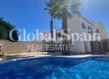 Revente - VILLA -
TORREVIEJA - La Siesta - El Salado - Torreta