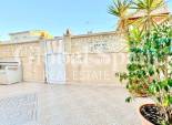 Odsprzedaż - DOM -
TORREVIEJA - 