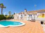 Venta - VILLA -
ROJALES - Centro de la Ciudad Quesada