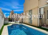 Resale - HOUSE -
ORIHUELA COSTA - VILLAMARTÍN