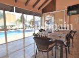 Resale - VILLA -
ORIHUELA COSTA - Villamartin
