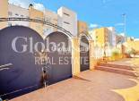 Resale - HOUSE -
ORIHUELA COSTA - VILLAMARTÍN