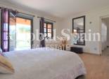 Resale - VILLA -
ORIHUELA COSTA - Villamartin