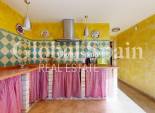 Resale - VILLA -
ORIHUELA