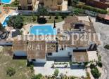 Resale - VILLA -
ORIHUELA COSTA - Villamartin
