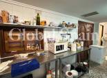 Wederverkoop - COMMERCIEEL VASTGOED -
TORREVIEJA - Playa del Cura