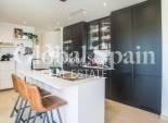 Resale - VILLA -
ROJALES