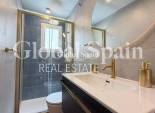 Wederverkoop - APPARTEMENT -
TORREVIEJA - Torrevieja