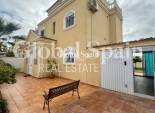 Odsprzedaż - WILLA  -
TORREVIEJA - 