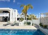 Wiederverkauf - VILLA -
ORIHUELA COSTA - VILLAMARTÍN