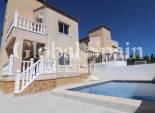 Wederverkoop - VILLA -
San Miguel de Salinas - Lake View Mansions