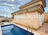Resale - VILLA -
TORREVIEJA - Costa Blanca
