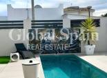 Resale - VILLA -
SAN MIGUEL DE SALINAS - Urbanizacion Blue Lagoon