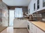 Wederverkoop - APPARTEMENT -
TORREVIEJA - Torrevieja