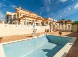 Wederverkoop - VILLA -
TORREVIEJA - Aguas nuevas 2