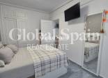 Wederverkoop - APPARTEMENT -
TORREVIEJA - Torrevieja