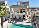 Wederverkoop - VILLA -
ORIHUELA COSTA - VILLAMARTÍN