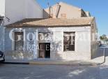 Venta - CASA -
LOS MONTESINOS