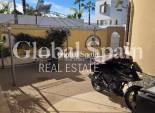 Wiederverkauf - VILLA -
ORIHUELA COSTA - VILLAMARTÍN