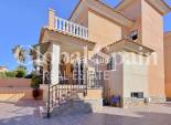 Wiederverkauf - VILLA -
ORIHUELA - Orihuela Costa