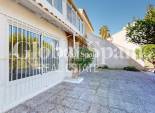 Revente - APPARTEMENT -
ORIHUELA COSTA - VILLAMARTÍN