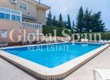 Resale - VILLA -
TORREVIEJA - Costa Blanca