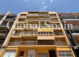 Wederverkoop - APPARTEMENT -
TORREVIEJA - Estacion de autobuses