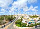 Odsprzedaż - DOM -
TORREVIEJA - 