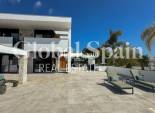 Wiederverkauf - VILLA -
ORIHUELA COSTA - VILLAMARTÍN