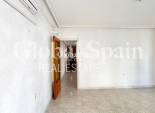 Resale - APARTMENT -
TORREVIEJA - Paseo maritimo
