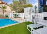 Resale - VILLA -
ORIHUELA COSTA - VILLAMARTÍN