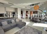 Wederverkoop - VILLA -
ORIHUELA COSTA - VILLAMARTÍN