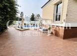 Odsprzedaż - WILLA  -
TORREVIEJA - 